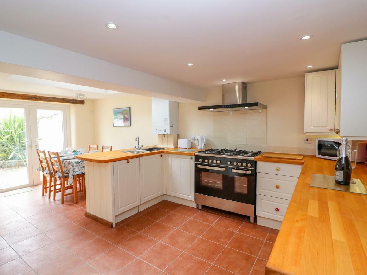 Villa Llety à Fishguard Extérieur photo