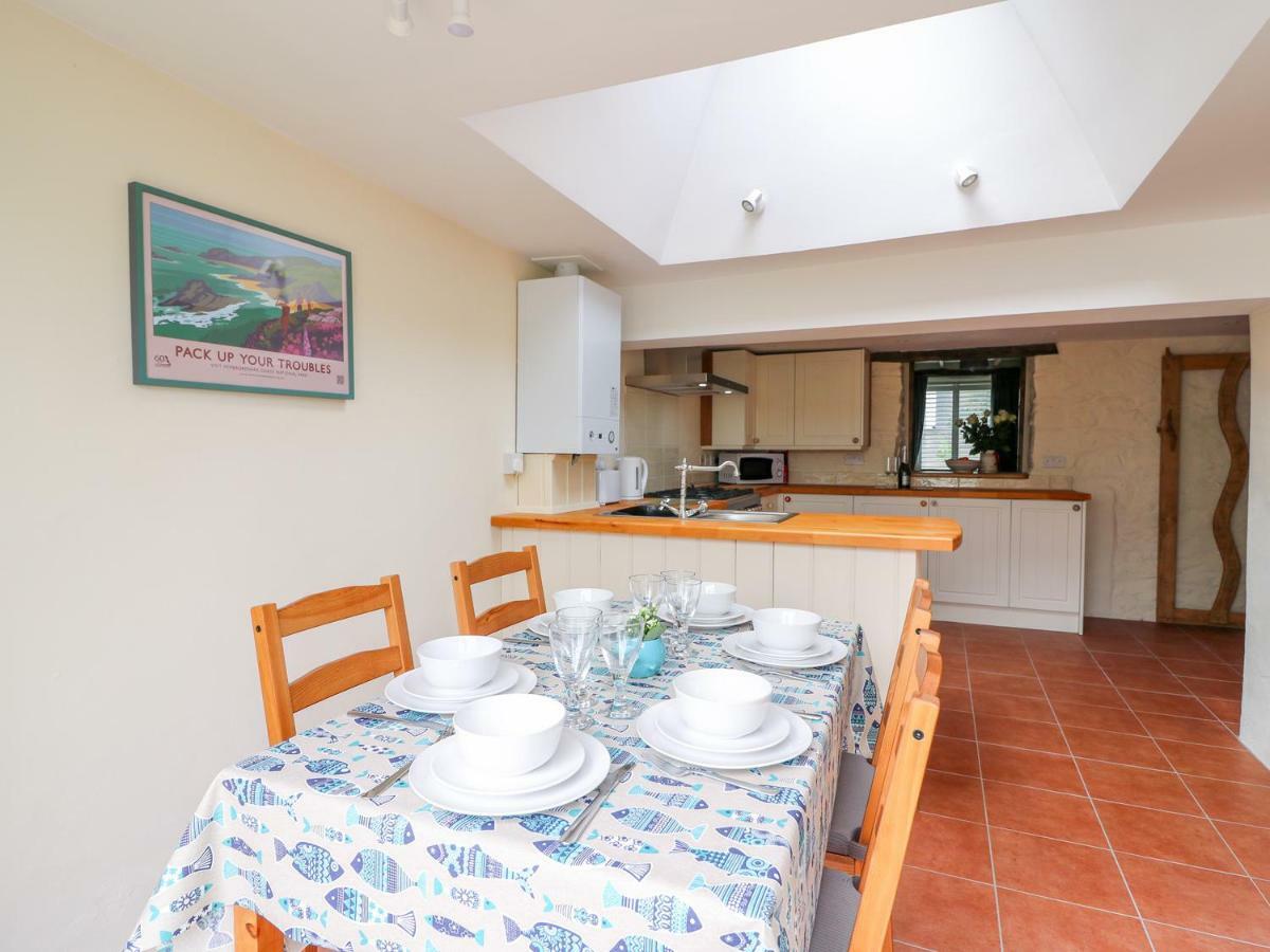 Villa Llety à Fishguard Extérieur photo