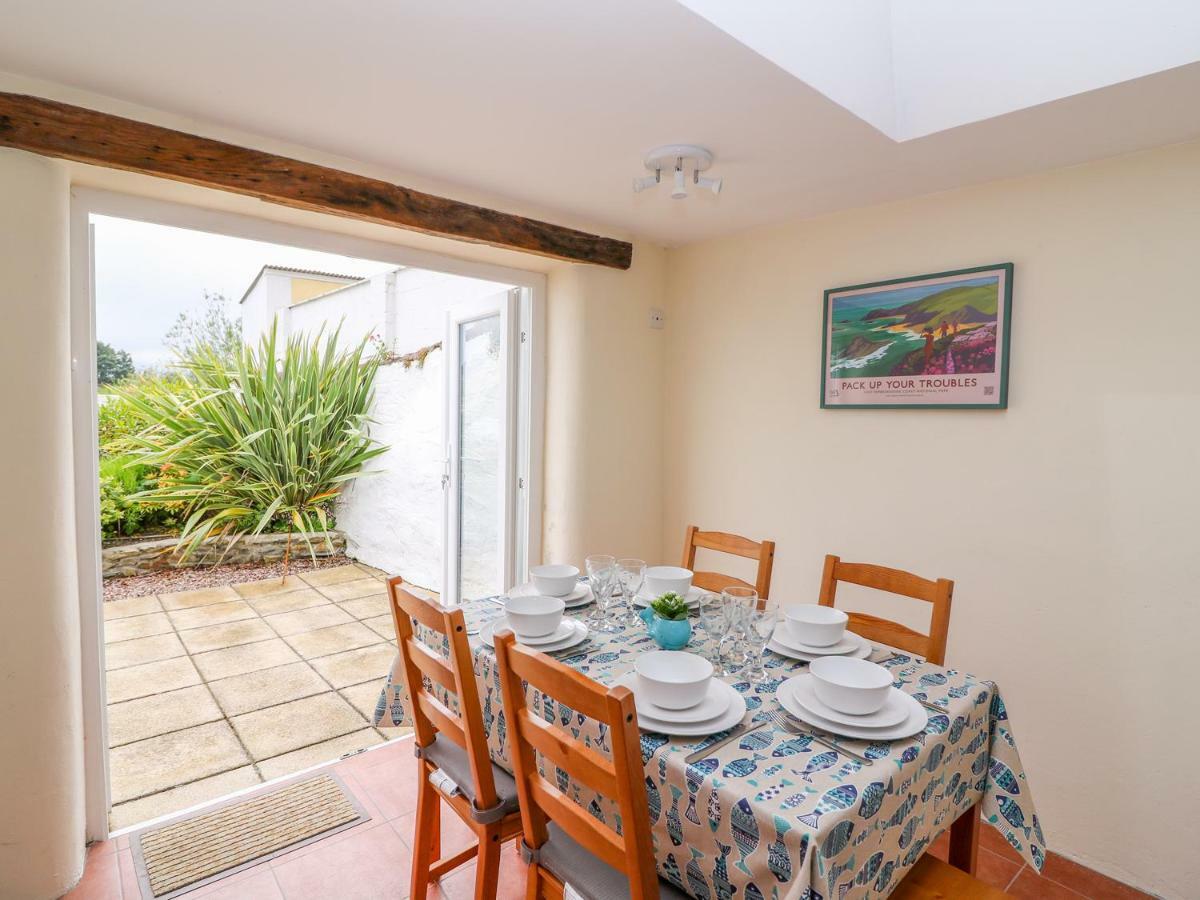Villa Llety à Fishguard Extérieur photo